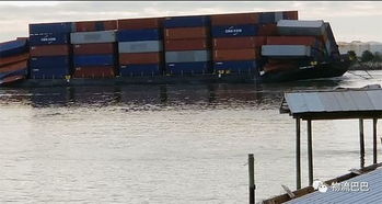 一艘集装箱驳船在大海中遇险,丢失了30个集装箱,其余集装箱严重受损